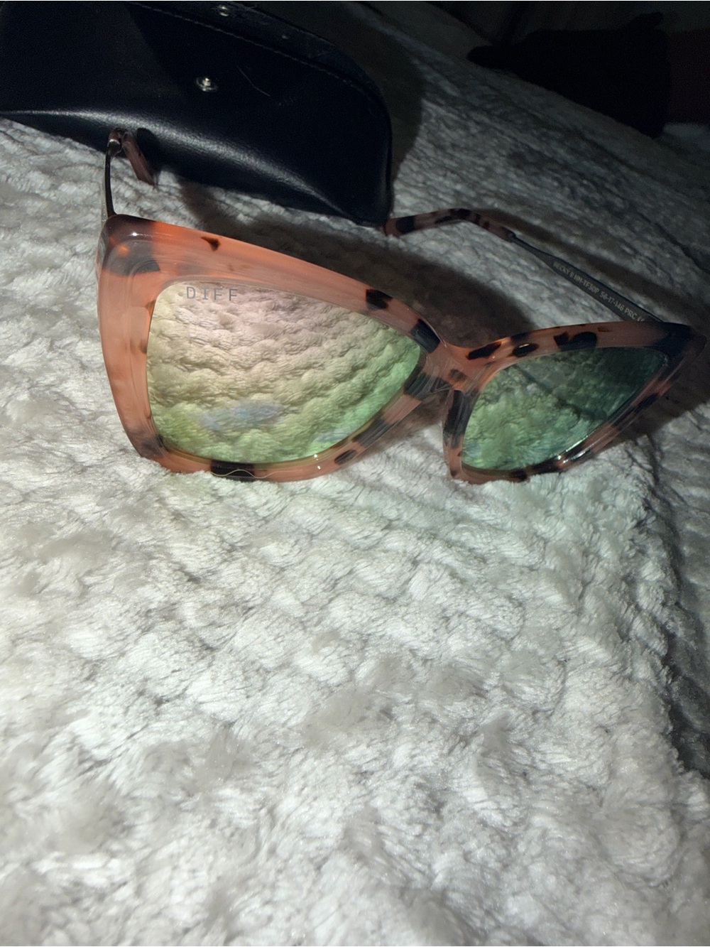 DIFF Oversized Square Tortoiseshell Sunglasses + Case - Picture 3 of 4